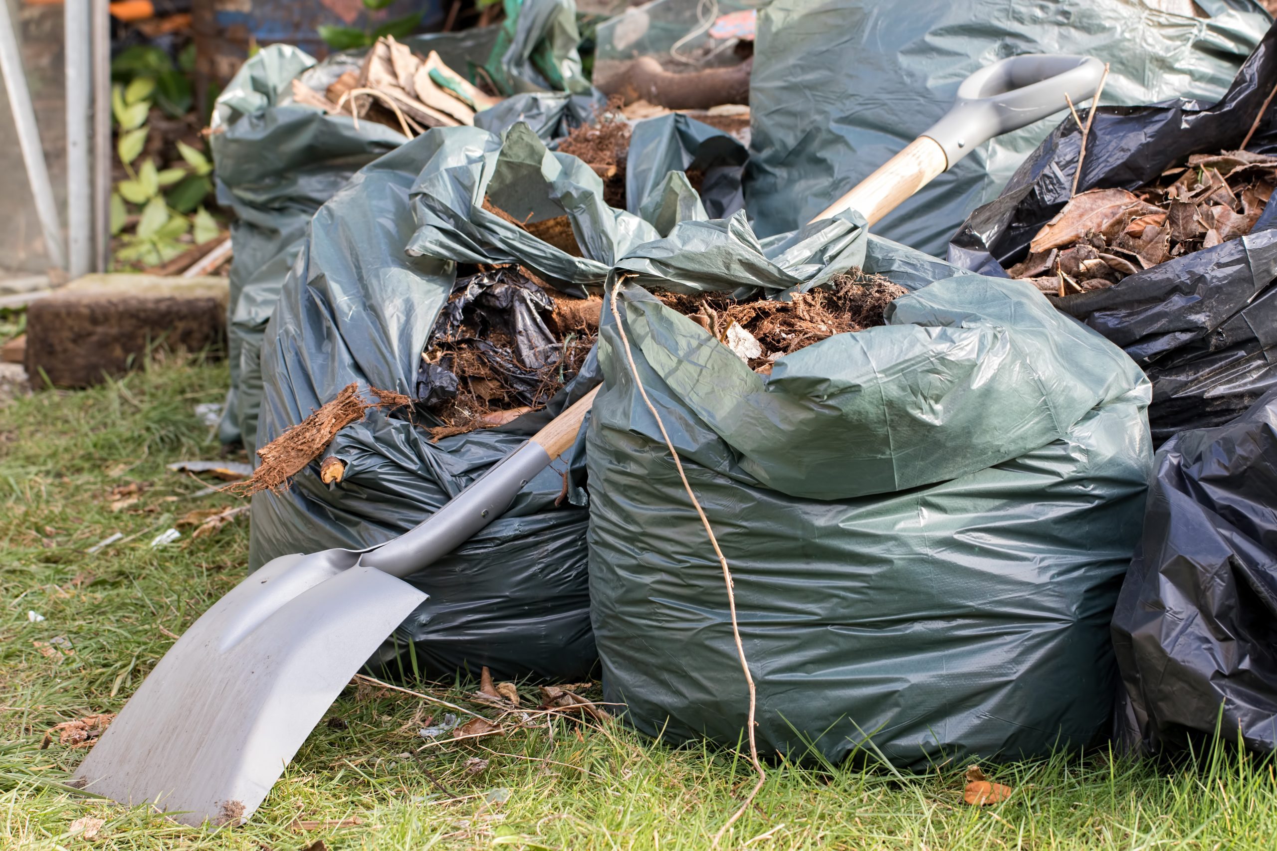 Can The Junk Guys handle large volumes of yard waste? - faq - The Junk Guys