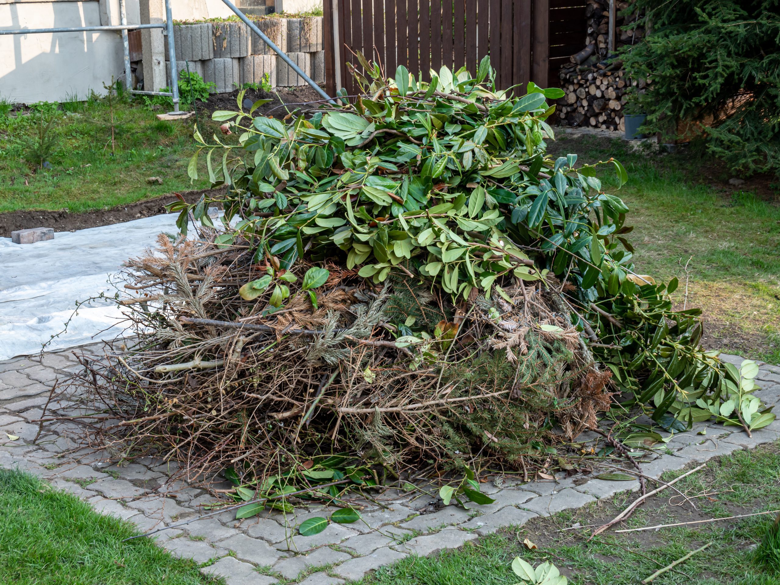Do I need to bag or bundle the yard waste before The Junk Guys arrive? - faq - The Junk Guys