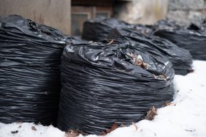 Junk Removal in Frozen Conditions: Dos and Don'ts